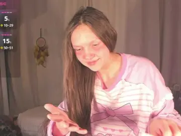 Cute-Lolly  live sex cam