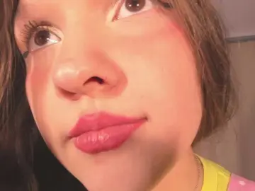 Cute-Lolly  live sex cam