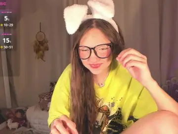 Cute-Lolly  live sex cam