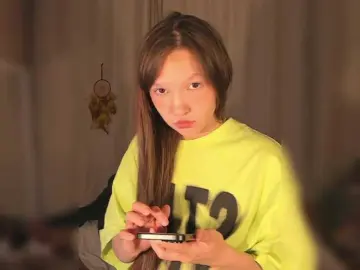 Cute-Lolly  live sex cam