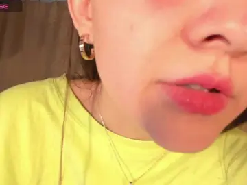 Cute-Lolly  live sex cam