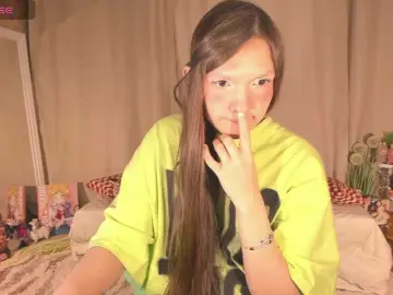 Cute-Lolly  live sex cam