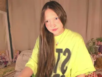 Cute-Lolly  live sex cam