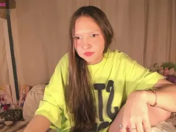 Cute-Lolly  live sex cam