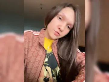 Cute-Lolly  live sex cam
