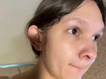 Cute-Lolly  live sex cam