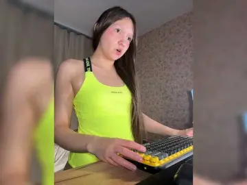 Cute-Lolly  live sex cam