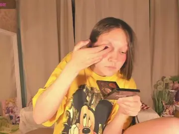 Cute-Lolly  live sex cam