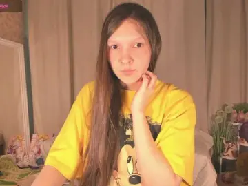 Cute-Lolly  live sex cam