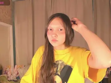 Cute-Lolly  live sex cam