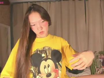 Cute-Lolly  live sex cam