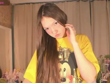 Cute-Lolly  live sex cam