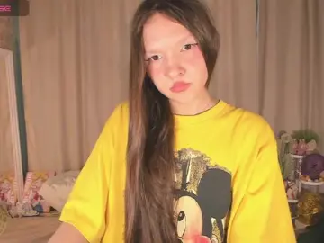 Cute-Lolly  live sex cam