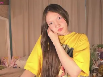Cute-Lolly  live sex cam