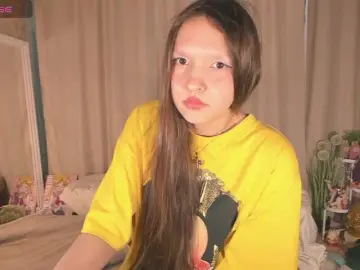 Cute-Lolly  live sex cam