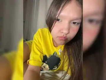 Cute-Lolly  live sex cam