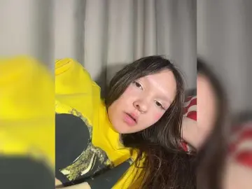 Cute-Lolly  live sex cam