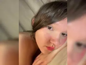 Cute-Lolly  live sex cam