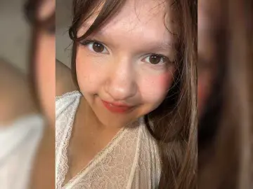Cute-Lolly  live sex cam