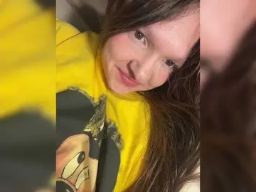 Cute-Lolly  live sex cam