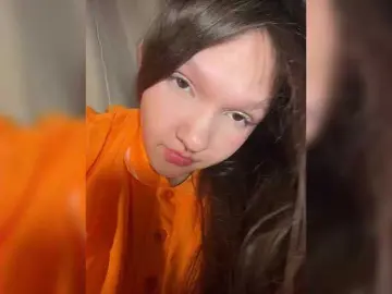 Cute-Lolly  live sex cam