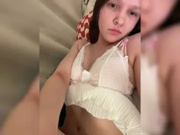 Cute-Lolly  live sex cam