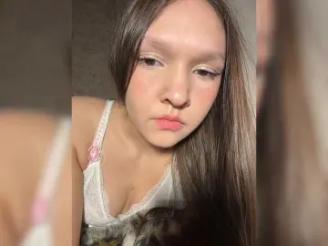 Cute-Lolly  live sex cam