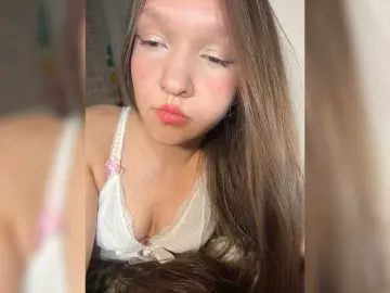 Cute-Lolly  live sex cam