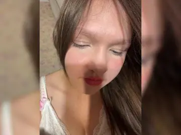 Cute-Lolly  live sex cam