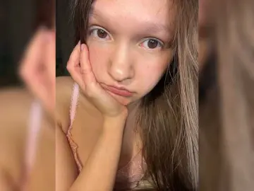 Cute-Lolly  live sex cam