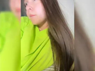 Cute-Lolly  live sex cam