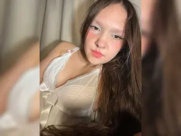 Cute-Lolly  live sex cam