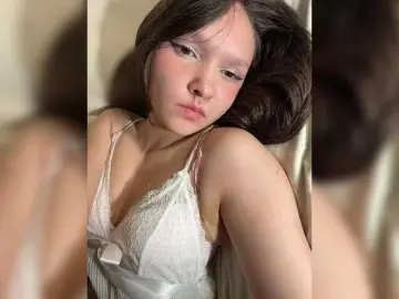 Cute-Lolly  live sex cam