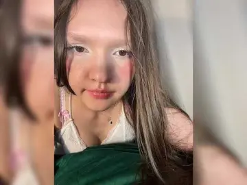 Cute-Lolly  live sex cam