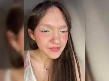 Cute-Lolly  live sex cam