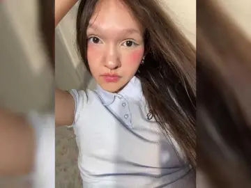Cute-Lolly  live sex cam