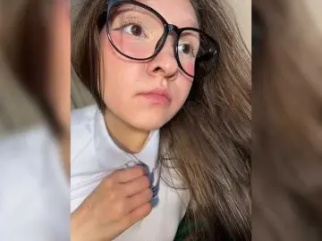 Cute-Lolly  live sex cam