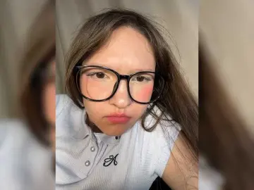 Cute-Lolly  live sex cam