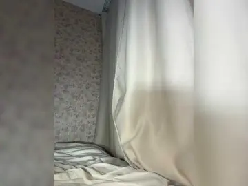 Cute-Lolly  live sex cam