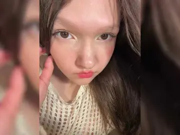 Cute-Lolly  live sex cam