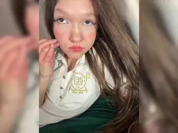Cute-Lolly  live sex cam