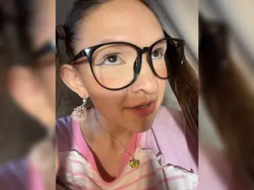 Cute-Lolly  live sex cam