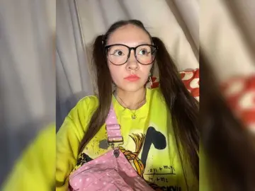 Cute-Lolly  live sex cam