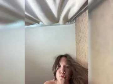 Cute-Lolly  live sex cam