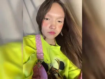 Cute-Lolly  live sex cam