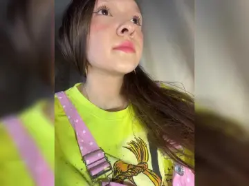 Cute-Lolly  live sex cam