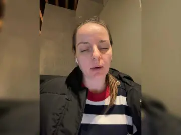 LaracroftLLLe  live sex cam