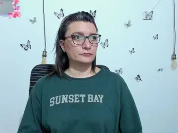 Amie-Adams82  live sex cam