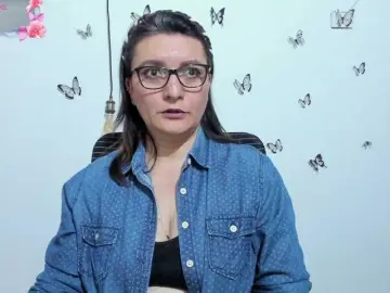 Amie-Adams82  live sex cam