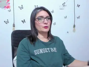 Amie-Adams82  live sex cam